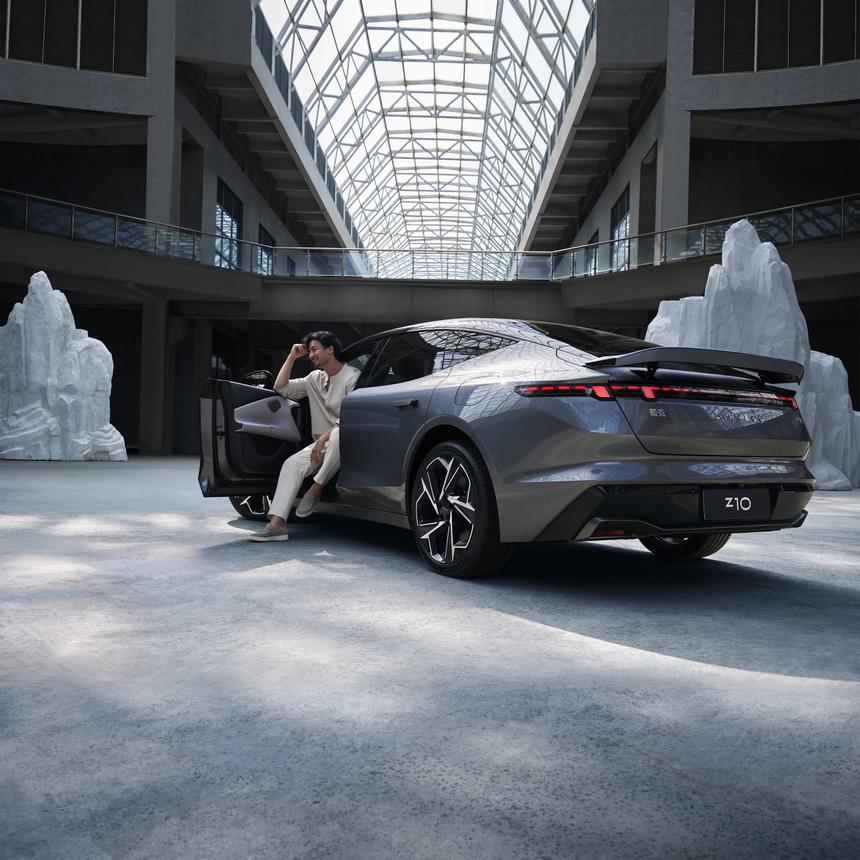 Компания-владелец Meizu привезла в РФ электромобиль для любителей компьютерных игр