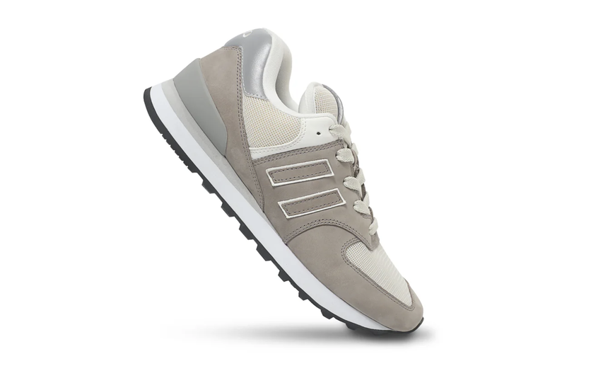 Эмодзи кроссовок Apple превратили в настоящую пару обуви