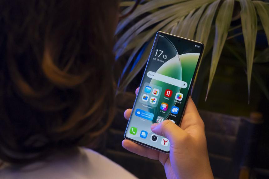 Для тех, кто хочет «улучшенный бюджетный смартфон» и хочет улучшения не в камере или процессоре...