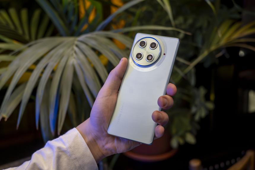 Для тех, кто хочет «улучшенный бюджетный смартфон» и хочет улучшения не в камере или процессоре...