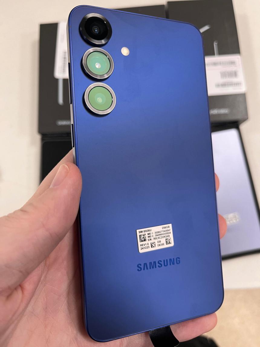 Фото всей линейки Galaxy S25 с новым цветом утекли в Сеть