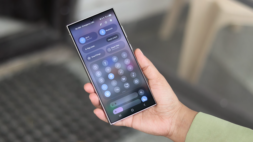 Обновление One UI 7 позволил отключить раздражающую функцию снижения яркости в смартфонах Galaxy