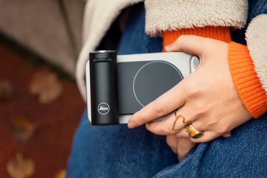 Leica выпустила ручку, которая превращает iPhone в классический фотоаппарат