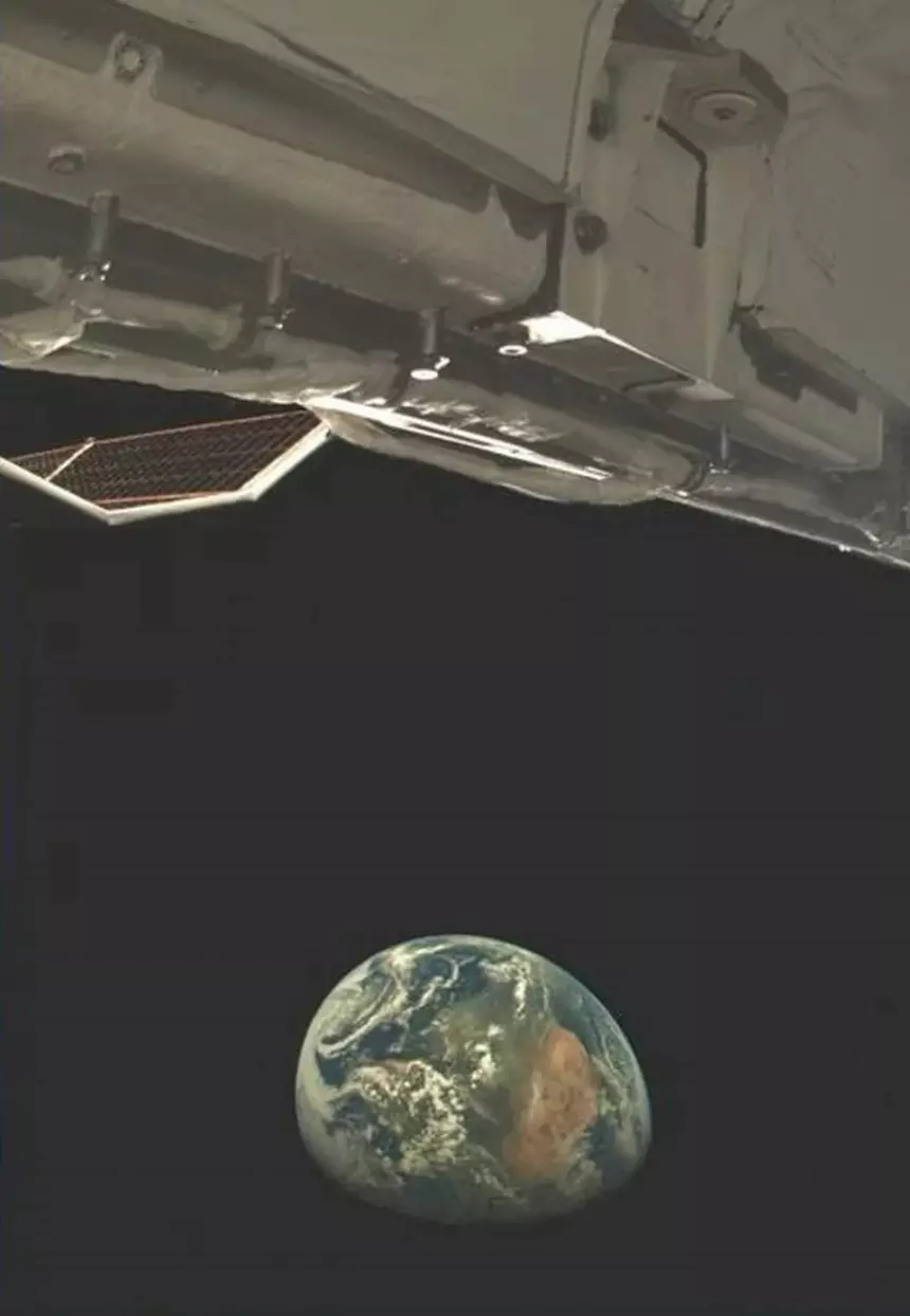 Секретный космический самолет X-37B поделился фотографией Земли