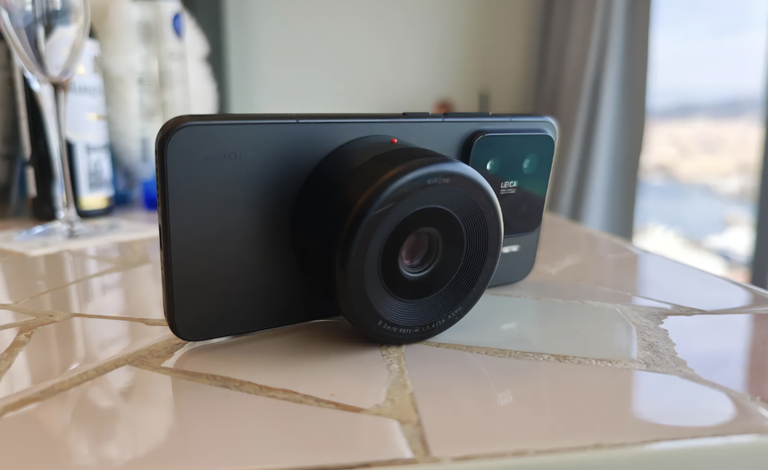 Xiaomi показала концепт съемных объективов для смартфонов на примере Xiaomi 15