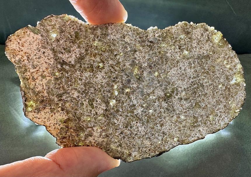 Учёные: найденный в Африке метеорит — вероятный осколок погибшей планеты