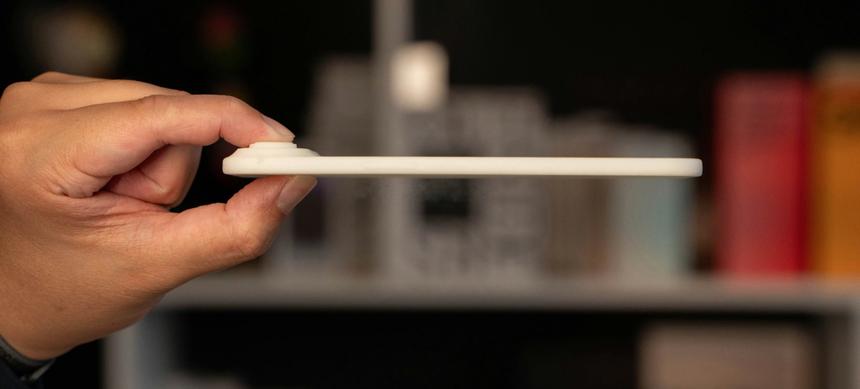 Инсайдер показал живое фото макета сверхтонкого iPhone 17 Air