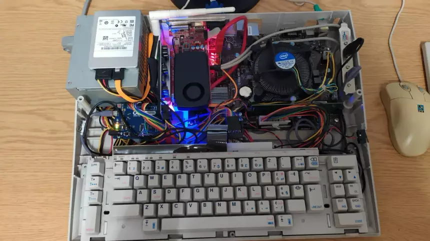 Пишущая машинка стала корпусом для ПК с Core i5 и GT 635