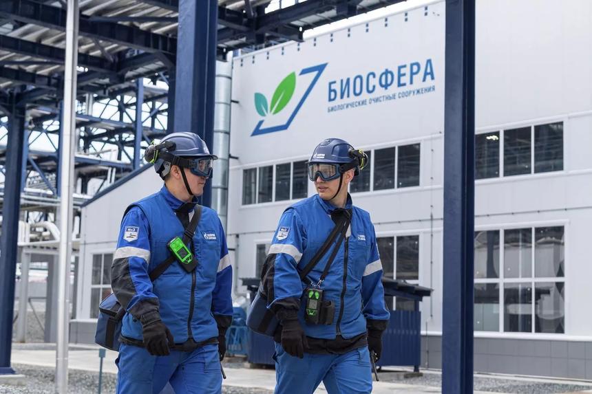 В Омске на НПЗ открыли комплекс очистки воды «Биосфера»