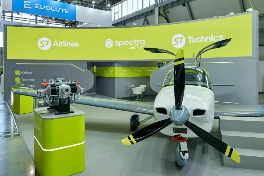 S7 показала лёгкий самолёт Tango и новый двигатель на «Иннопром-2025»