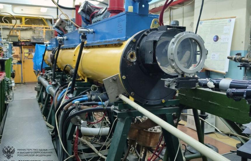 Мощный импульсивный лазер Стенда КИ-1