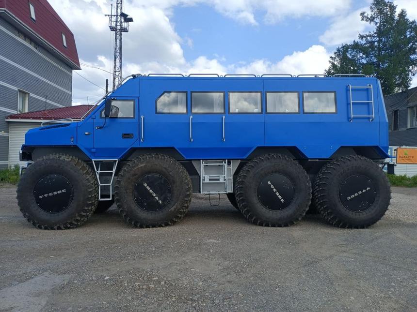 В России создали первый арктический автобус-вездеход