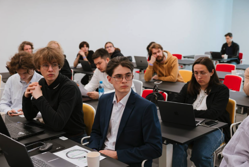 Лечить рак и повышать урожайность: ИИ внедрят в биотехнологии в России