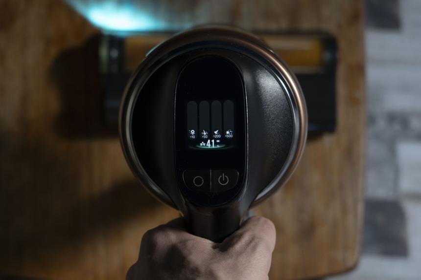 Стоит ли переплачивать за самоочистку в вертикальном пылесосе?