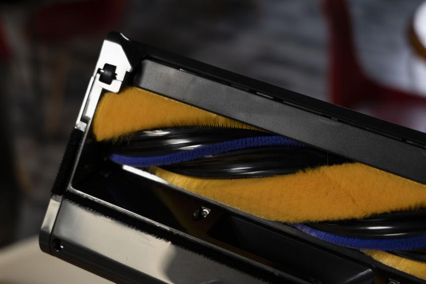 Стоит ли переплачивать за самоочистку в вертикальном пылесосе?