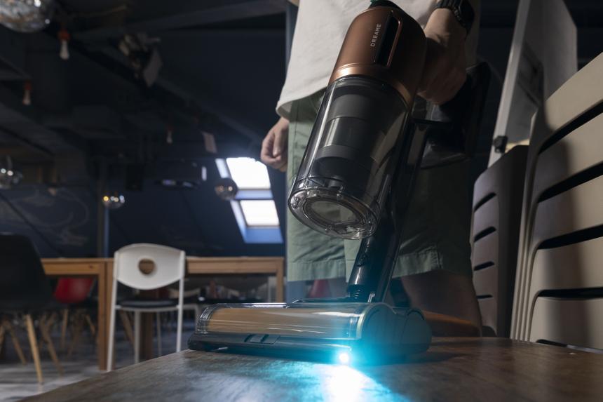 Стоит ли переплачивать за самоочистку в вертикальном пылесосе?