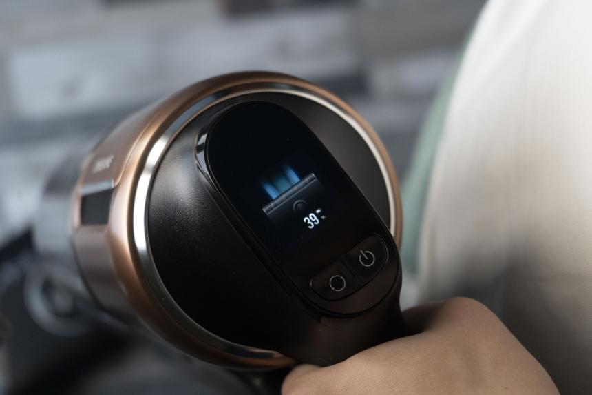 Стоит ли переплачивать за самоочистку в вертикальном пылесосе?