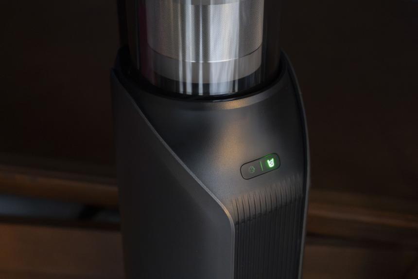 Стоит ли переплачивать за самоочистку в вертикальном пылесосе?