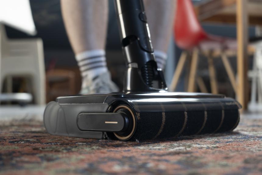 Стоит ли переплачивать за самоочистку в вертикальном пылесосе?