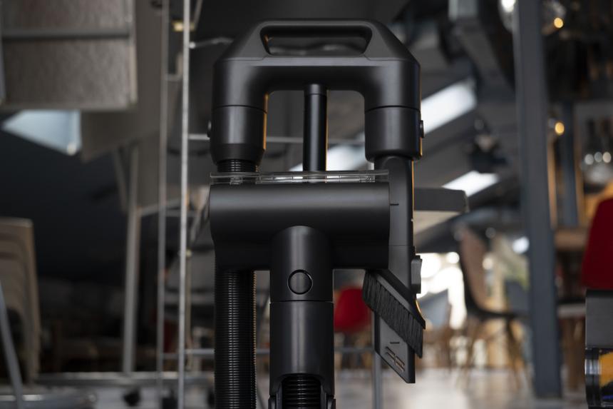 Стоит ли переплачивать за самоочистку в вертикальном пылесосе?