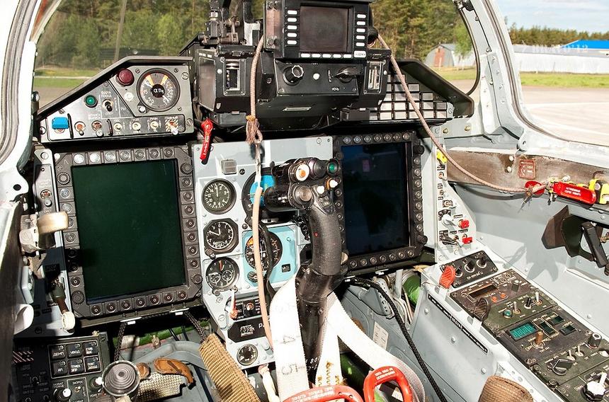 В кабине МиГ-29 СМТ