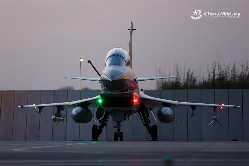 Китайские Chengdu J-10 готовятся подмять под себя рынок недорогих истребителей 4++