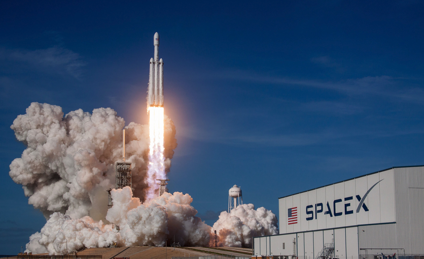 SpaceX потратит $17 млрд, чтобы у «каждого» смартфона была спутниковая связь