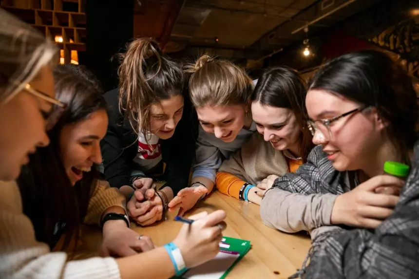 От учебников к смартфонам: Почему изучать историю сегодня проще и интереснее, чем когда-либо