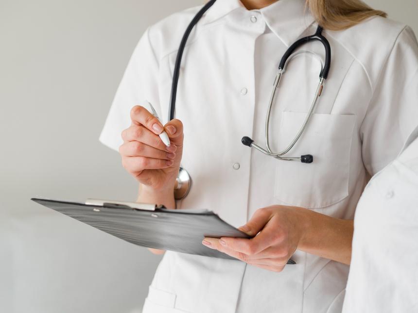 Терапевт предупредил о серьёзных рисках самолечения