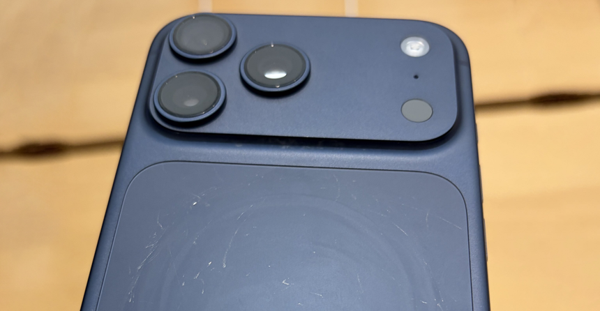 В Apple Store убирают царапины с iPhone 17… соленой водой