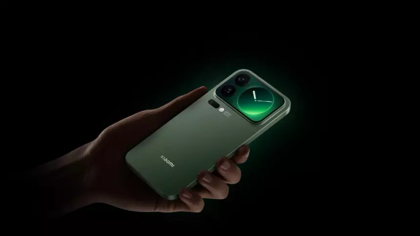 Глава Xiaomi: компания не откажется от заднего дисплея в следующих флагманах