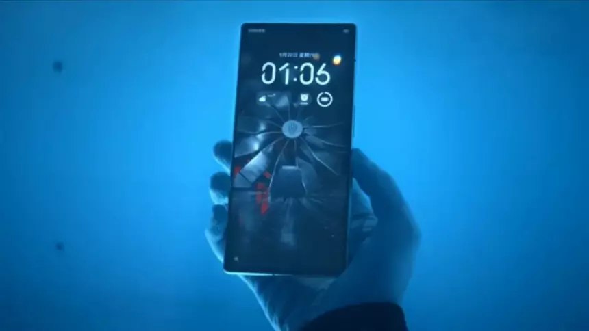 ​​RedMagic 11 Pro распаковали… под водой