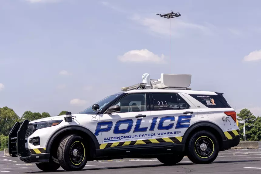 В Майами начались тесты запускающего дроны беспилотного полицейского авто