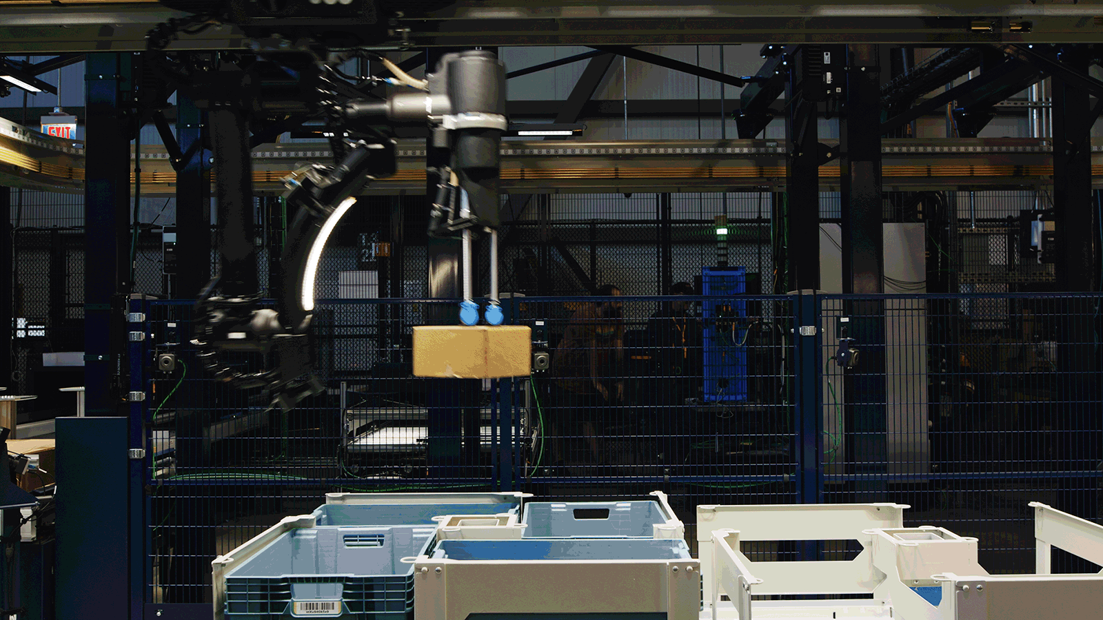 Amazon показала новых роботов и пообещала, что они людей не заменят