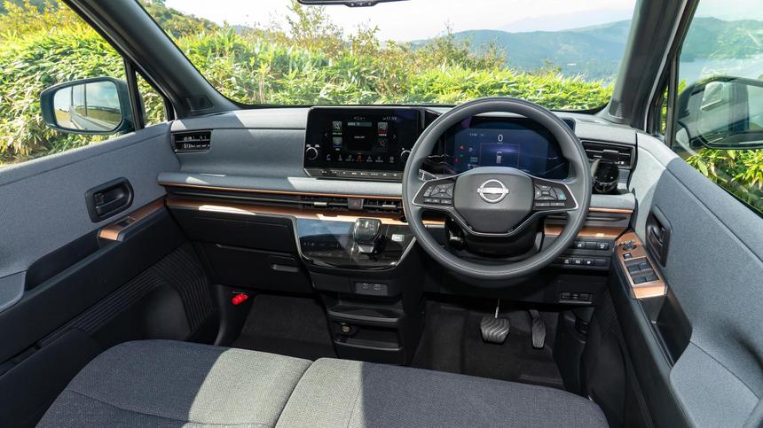 Nissan представил систему солнечных батарей для электромобиля Sakura