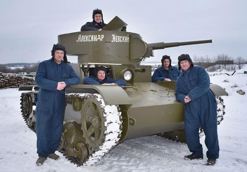 Т-26 с реконструкторами