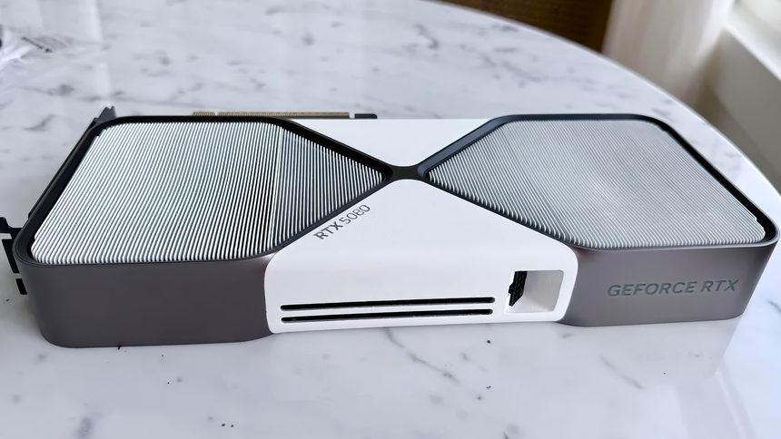 Энтузиаст показал эталонную RTX 5080 от самой NVIDIA в белом цвете