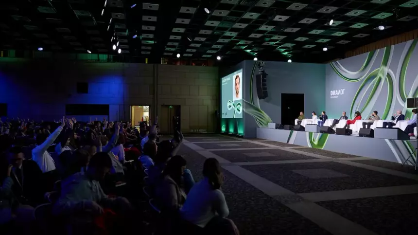 На форуме «Диалоги о фейках» эксперты призвали развивать многополярный ИИ