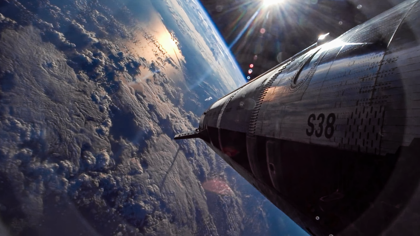 Илон Маск: SpaceX ежегодно запускает столько спутников, сколько у всех остальных уже на орбите