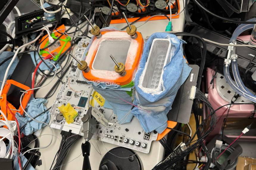 Gigabyte побила мировой рекорд скорости DDR5 — память разогнали до 13 034 МТ/с