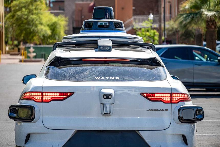 В США потребовали ограничить роботакси Waymo после смертельного инцидента в Сан-Франциско