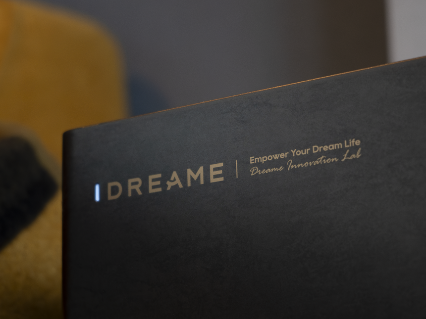 Это робот-пылесос за 190 тысяч рублей. Убирает как клининг-сервис