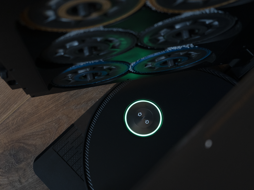 Это робот-пылесос за 190 тысяч рублей. Убирает как клининг-сервис