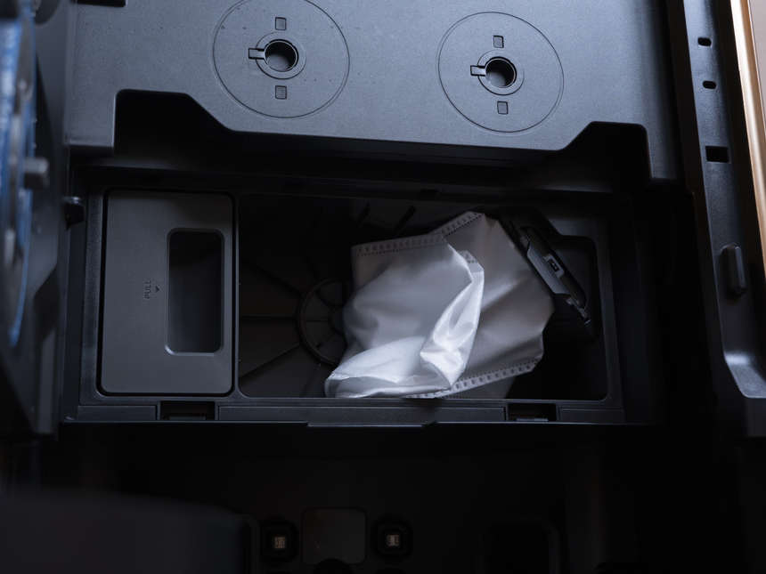 Это робот-пылесос за 190 тысяч рублей. Убирает как клининг-сервис