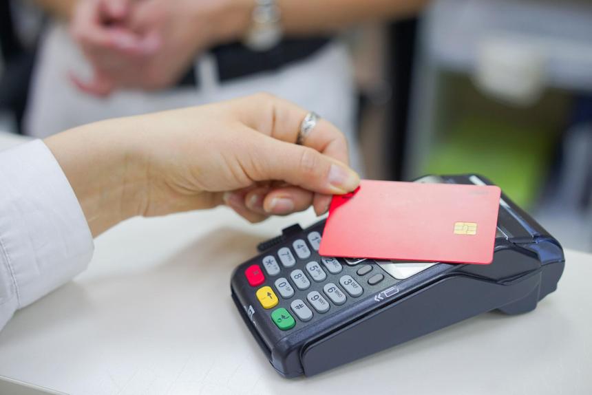 Экономия в пару кликов: где искать акции, кэшбэк и скидки на продукты, одежду и билеты