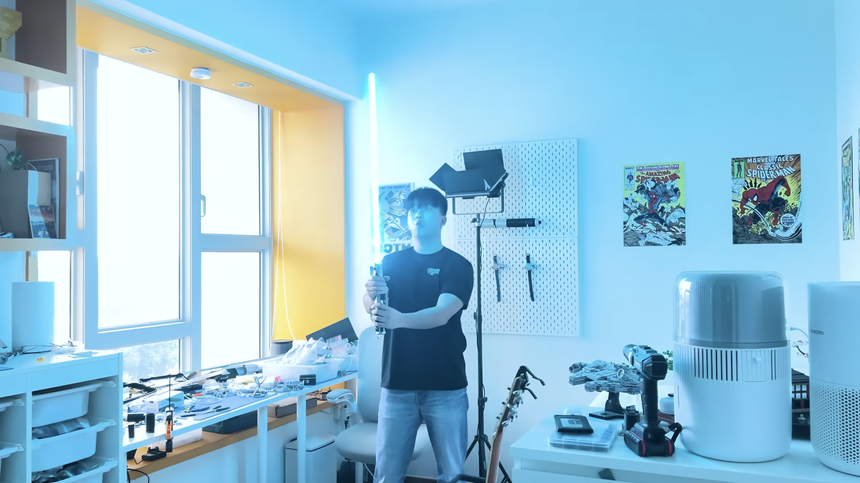 Энтузиаст сделал полностью выдвижной световой меч из «Звездных войн» с возвратом клинка в рукоять