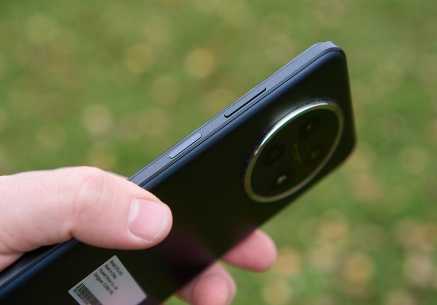 Этот смартфон не разрядится за день, даже если вы приложите усилия: HUAWEI nova 14i