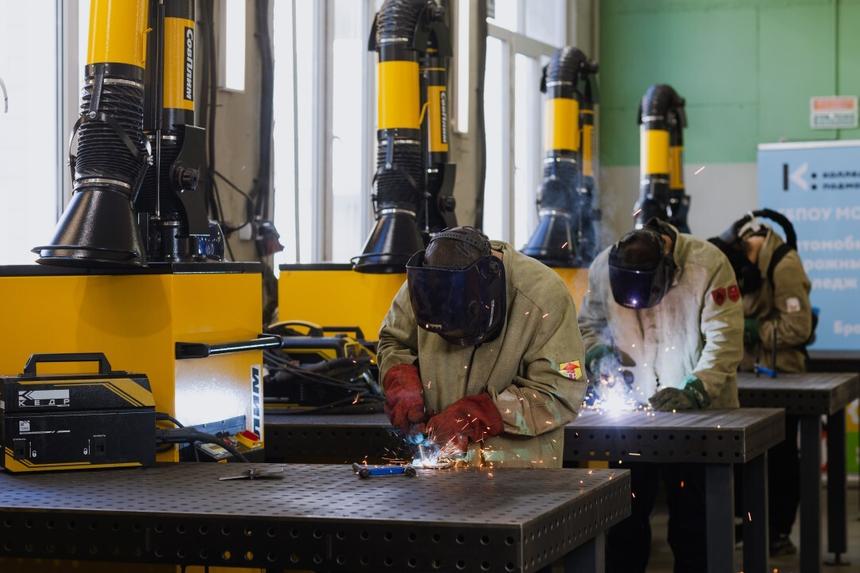 В подмосковных колледжах появятся 3D‑принтеры, VR‑тренажеры и новые станки