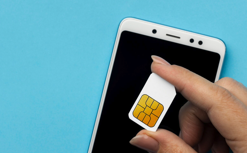 Минцифры разъяснили работу блокировки сим-карт после приезда в РФ, и как её снять