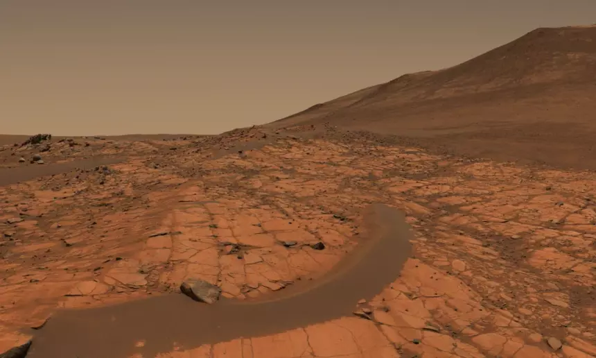 Панорама Марса от Кьюриосити. Он потерял своё магнитное поле, и Солнце сдуло его атмосферу